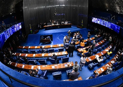 De pai para filho: homens e herdeiros políticos são maioria no Senado