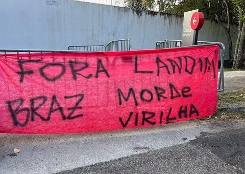 Protesto deixa rastros no CT do Flamengo