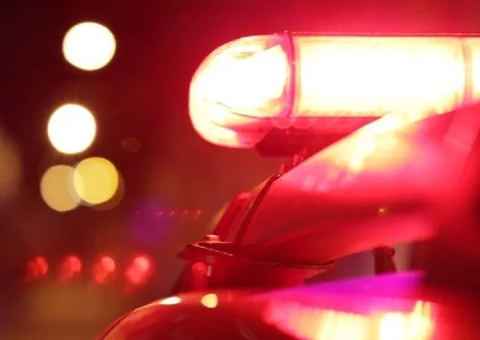 Marido se entrega em delegacia após tentar matar mulher com facada na cabeça