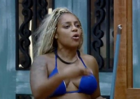 Lucas e Cariúcha batem boca por limpeza em A Fazenda; vídeo