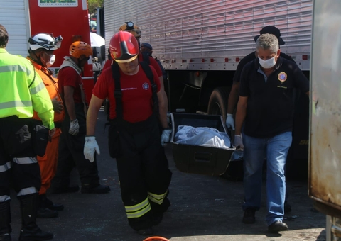 Corpos de vítimas de acidentes em Manaus são removidos; jovem deixa bebê de 3 meses