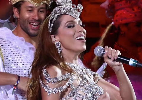 Anitta rebate críticas sobre playback na apresentação na Marquês de Sapucaí