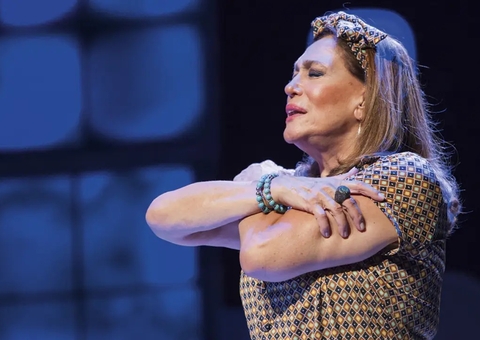 Susana Vieira rebate grito de fã em apoio à Lei Rouanet na estreia de peça