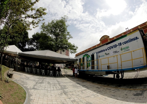 Carreta de vacinação supera 9,5 mil doses aplicadas na Praça da Polícia em Manaus