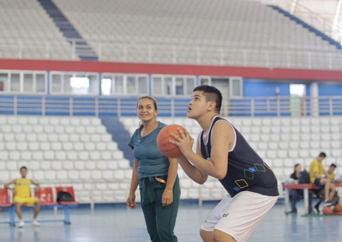 Esporte ajuda no desenvolvimento de criança autista em Manaus