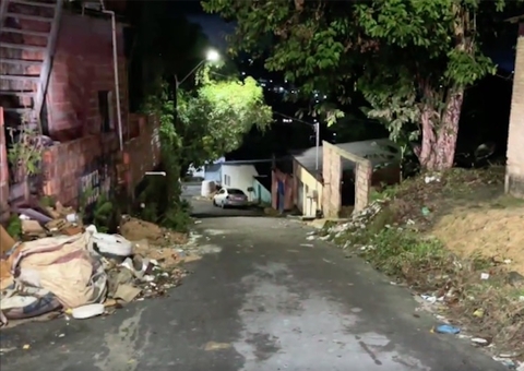 Briga no meio da rua termina com homem esfaqueado em Manaus