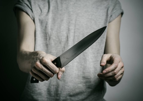 Padrasto ataca e esfaqueia jovem durante discussão em Manaus