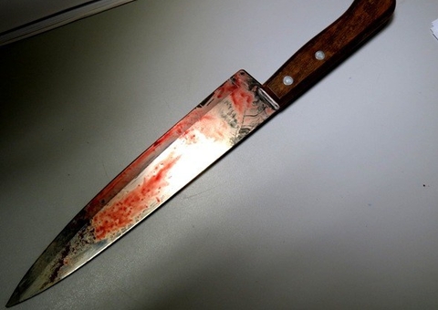 Homem é atacado a facadas dentro de boca de fumo em Manaus 