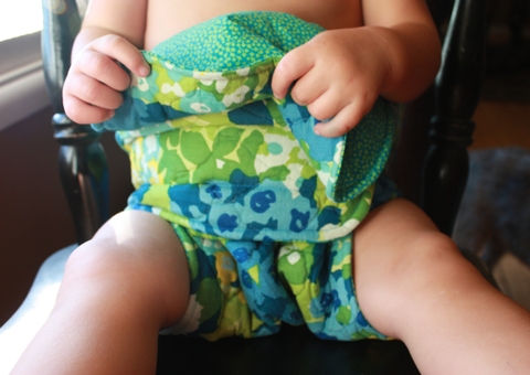 Pai embriagado deixa bebê de 1 ano por três horas dentro de carro fechado