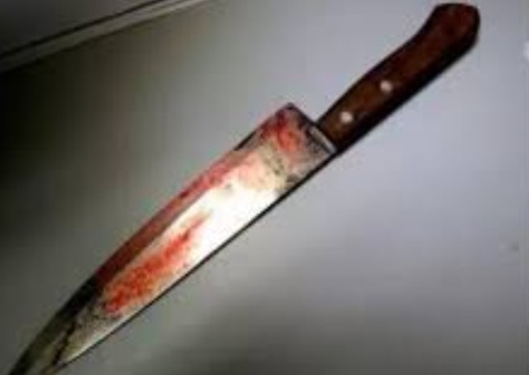 Homem invade casa e esfaqueia crianças por causa de barulho