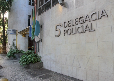 Professor de Muay Thai é indiciado por assédio após encostar pênis em alunas, diz polícia