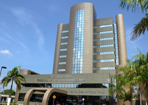 Especialização obtida no exterior e não revalidada não garante aumento de salário no Amazonas