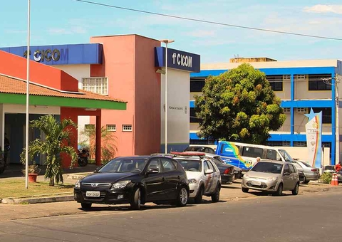 Jovem é presa suspeita de aplicar golpe em venda de carro pela internet em Manaus