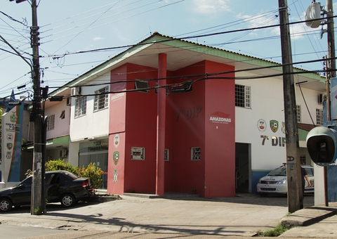 'Barbie do Mauazinho' é presa por assaltos a salões de beleza em Manaus   