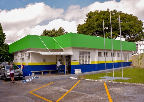 Idoso vai à delegacia registrar B.O e acaba preso por não pagar pensão em Manaus