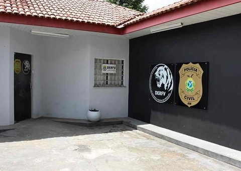 Disfarçado de casal, dupla é presa por roubos de veículos em Manaus 