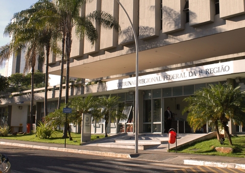 Justiça garante prisão domiciliar a mãe de três filhos acusada de tráfico