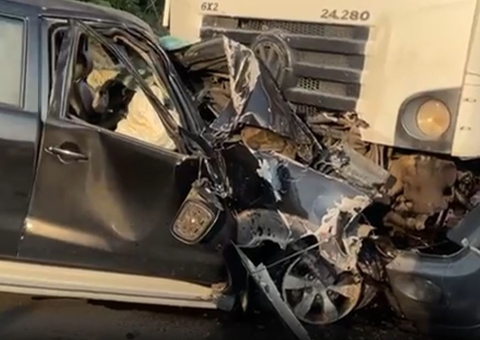 Motorista morre em acidente entre Hilux e caminhão de gelo na AM-010