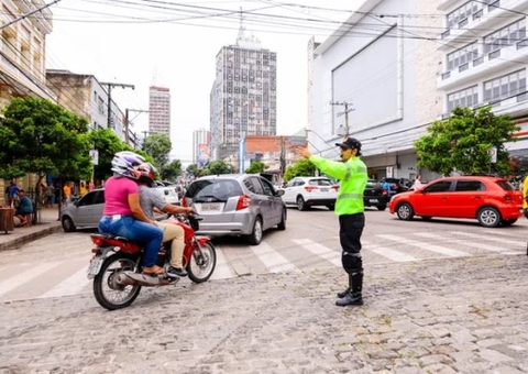 Operação Natal intensifica fiscalização no trânsito do Centro e shoppings de Manaus 