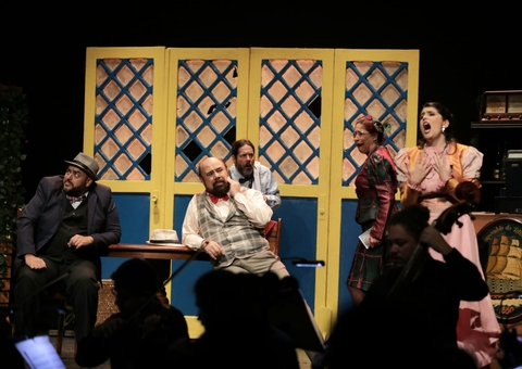 Ópera ‘O Caixeiro da Taverna’ estreia no Teatro da Instalação