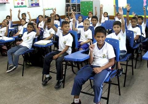 Fardamento escolar gasta mais de R$ 900 mil em Codajás