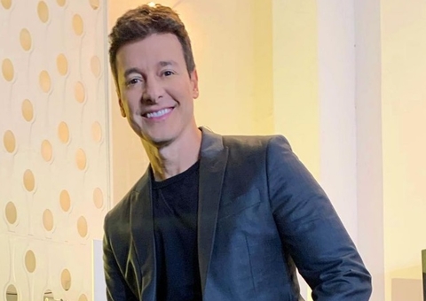 Rodrigo Faro é diagnosticado com covid e cancela gravações na Record