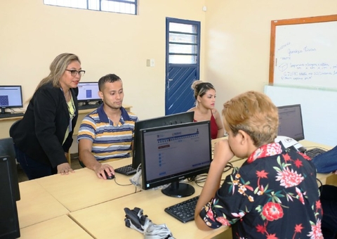 Seduc abre período de matrículas para novos alunos da EJA em Manaus
