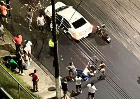 Motociclista fica ferido ao ser atropelado por carro em avenida de Manaus