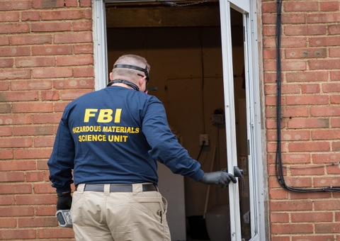 FBI  prende 10 brasileiros suspeitos de operar esquema criminoso nos EUA