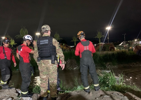 Corpo é encontrado após ficar preso em ecobarreira em igarapé de Manaus