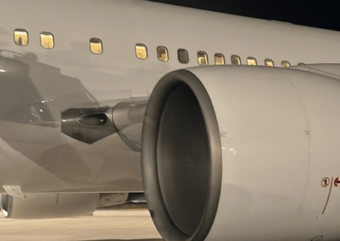 Avião com time espanhol faz pouso de emergência