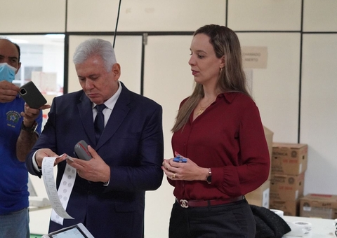 Presidente do TRE visita Central de Urnas Eletrônicas em Manaus