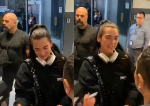 Vídeos: Dua Lipa desembarca em São Paulo para shows no Brasil