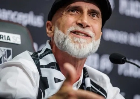 Vasco avança negociação e encaminha contratação do técnico Álvaro Pacheco