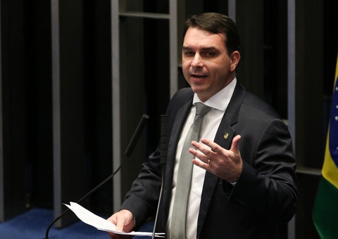 Flávio Bolsonaro se desfilia do partido Republicanos