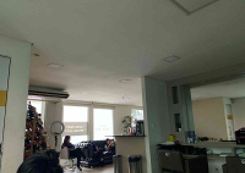 Ventania durante temporal deixa bairros de Manaus sem energia