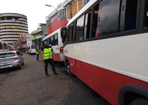 Operação é montada para melhorar trânsito no Centro de Manaus
