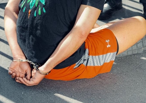 Bêbado, jovem ameaça matar vizinhos a facadas e acaba preso em Manaus