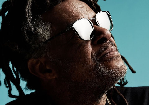 Morre Terence Wilson, ex-vocalista do grupo de reggae UB40, aos 64 anos