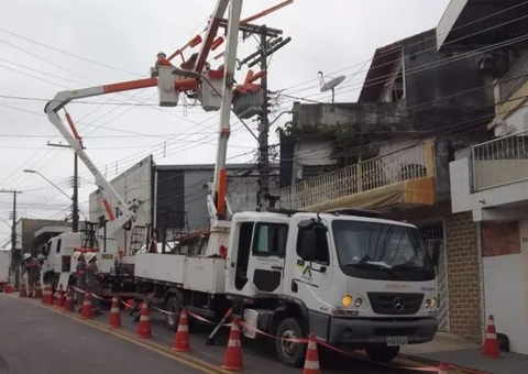 Manutenção programada deixa ruas sem energia em 8 bairros de Manaus