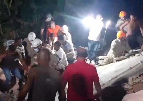 Casa de três andares desaba e deixa um morto e três feridos no Rio