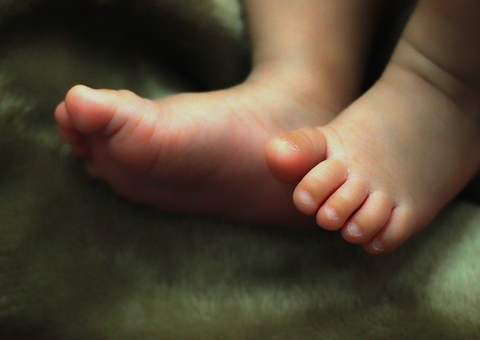 Pais são presos por estupro, agressão e morte do filho de 1 ano