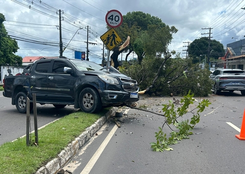Acidente trava trânsito e causa congestionamento quilométrico na Ponta Negra
