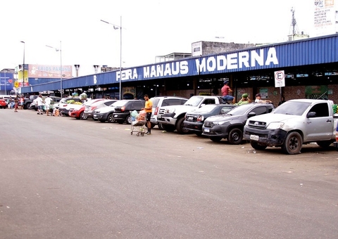 Serviços essenciais de saúde, comércio e limpeza serão mantidos no feriadão em Manaus