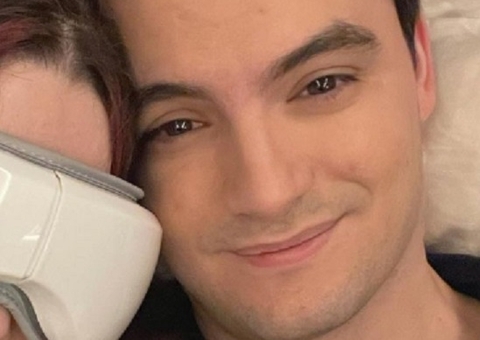 Felipe Neto comemora 4 anos de namoro com declaração apaixonada