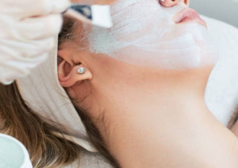 Anvisa proíbe venda e uso de fenol em procedimentos estéticos e de saúde