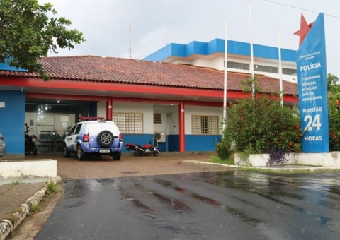 Homem é preso por espancar esposa no Amazonas; Vítima teve que se esconder em igreja