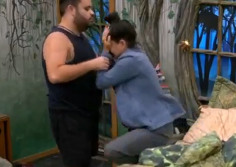 Fernanda tem crise de choro e é amparada por brothers no BBB; vídeos