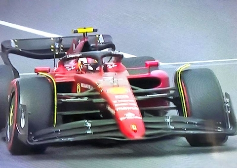 Correndo em casa, Ferrari faz dobradinha no 1º treino livre do GP da Itália