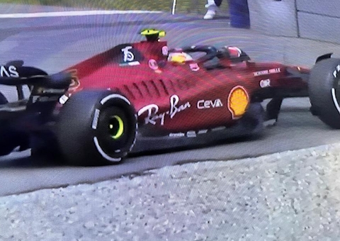 Hamilton diz que teve conversas com a Ferrari na F1